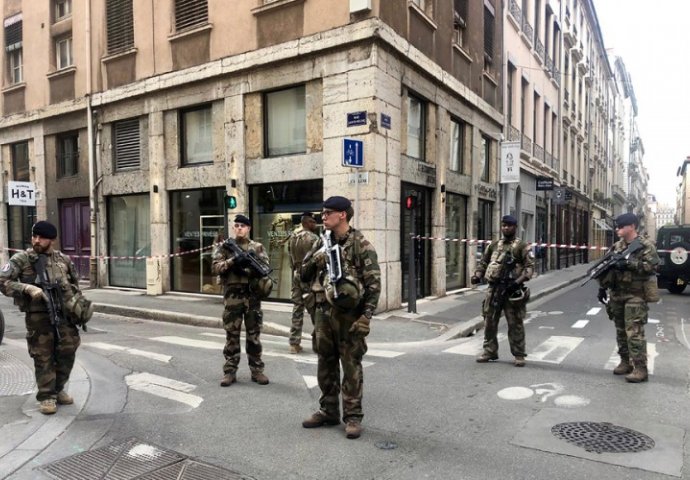 Nadzorna kamera snimila bombaša u Lyonu