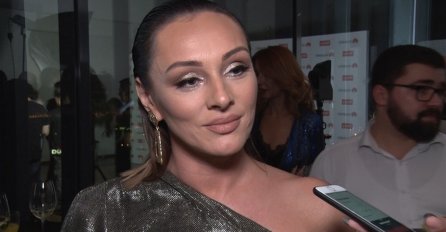 ANEBELA SE SKINULA U KUPAĆI I POKAZALA TIJELO, KOMENTARI SAMO PLJUŠTE: Niko nije ni slutio da ovako izgleda, morate vidjeti (FOTO)