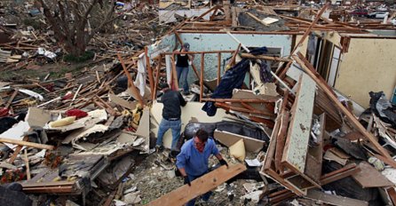 STRAŠAN TORNADO UNIŠTIO HOTEL: IMA MRTVIH, spasilačke ekipe na terenu