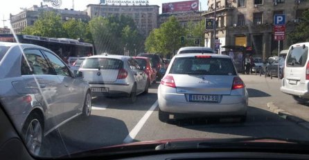 OD DANAS KREĆU DRAKONSKE KAZNE ZA VOZAČE: Ukoliko se zaustavite na šinama ili pješačkom, platićete PAPRENO, ALI TO NIJE SVE!