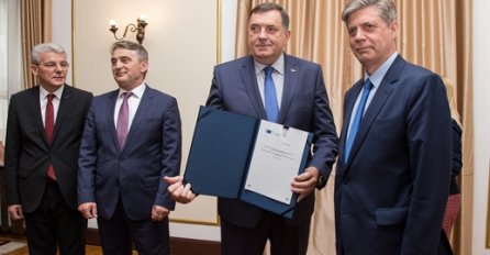 Wigemark uručio Dodiku, Džaferoviću i Komšiću Mišljenje Evropske komisije