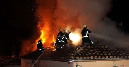 Bivšoj djevojci zapalio kuću: Komšinica ju je nazvala, a onda su zatekli stravičan prizor