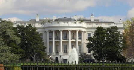 VAŠINGTON: Muškarac se zapalio blizu Bijele kuće