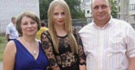 BEZ IMALO STIDA I SRAMA: Evo kako se obukla maturantica i njeni roditelji, donji dio slike nas je ostavio bez teksta 