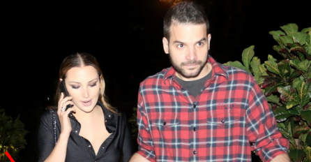 KIPILO JE IZ RASKOPČANE KOŠULJE, A TEK DONJI DIO, SVE SE OSLIKALO: Aleksandra ovakva došla na nastup, internet se usijao! 