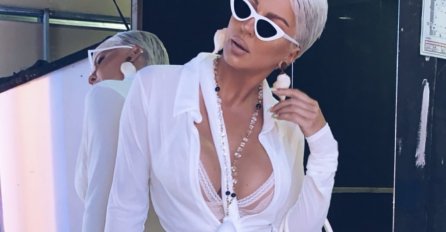 OVAKVU TORBU SRBIJA JOŠ NIJE VIDJELA: Karleuša se u GRANDU pojavila ovako obučena, KAD SU JOJ UGLEDALI TORBU UHVATILI SU SE ZA GLAVU (FOTO)