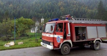 Zapalio se autobus koji je prevozio đake