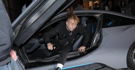 RASTA ISKEŠIRAO 130.000 € ZA AUTO, ALI IZ NJEGA NE ZNA DA IZAĐE: Prišlo mu je obezbjeđenje, a onda se obrukao za sva vremena!