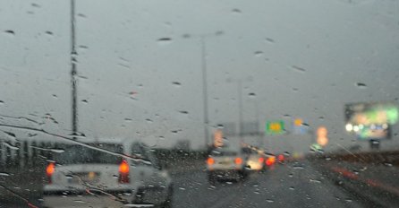 VOZAČI OPREZ: Kolovozi mokri i klizavi