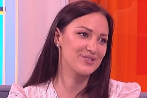 51512-alekdsamndra-f