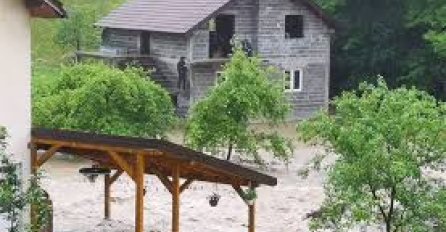 POPLAVLJENE KUĆE KOD MAGLAJA, NASELJA ODSJEČENA OD SVIJETA: Obilna kiša nanijela štetu, a ovdje je stanje NAJGORE