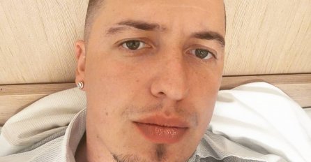 ATRAKTIVNA PLAVUŠA MU JE RODILA SINA: Ovo je žena Amara Gileta, oprostila mu prevaru, pa se udala za njega! (FOTO)