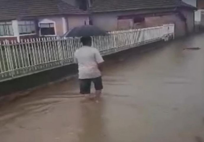 Voda do koljena: Jug države pogodilo SILNO NEVRIJEME! Pogledajte razmjere potopa! (VIDEO)