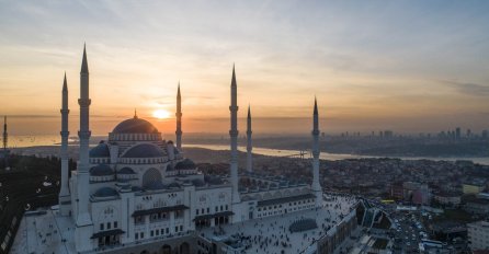 U Turskoj suspendirano zajedničko klanjanje namaza, uključujući i džumu