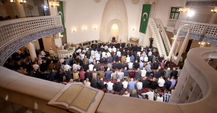 Bajramski namaz klanjan u prepunoj Zagrebačkoj džamiji