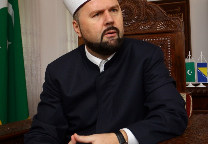 MUFTIJA RAZOČARAN: Bajram se slavi na krkanlucima uz pjevaljke i “silikonske ljepotice”