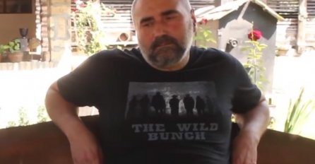 MIKI ĐURIČIĆ UHVAĆEN ISPRED KUĆE SA NANOGICOM: Nije primijetio da ga kamera snima, pa CIJELO VRIJEME RADIO OVO!