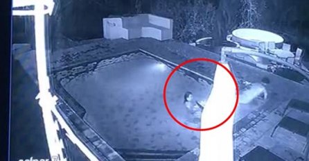 PLIVALI SU U SVOM BAZENU, A ONDA JE USLIJEDILA NOĆNA MORA: Sigurnosna kamera snimila pravu dramu! (VIDEO)