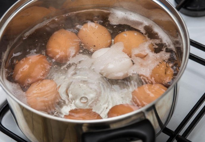 Da li biste jeli jaja kuhana u urinu? Pročitajte koje su ostale bizarne navike Kineza!