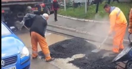 ŠOK SNIMAK IZ NOVOG PAZARA, INTERNET DIGAO NA NOGE: Svi u nevjerici gledaju ovo ASFALTIRANJE ULICE (VIDEO)