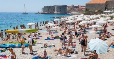 ZABORAVITE NA PRESKUPI JADRAN, OVDJE JE LJETOVANJE SKORO BAGATELA: Kafa je 0,6 €, ručak u restoranu 6 eura, a tek plaža... (FOTO)