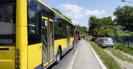 BEOGRAĐANKA SE IZ ČISTA MIRA SRUŠILA U AUTOBUSU: Kad je stigla hitna ŠOK, ispod zavoja na nozi UGLEDALI SU OVAJ HOROR!