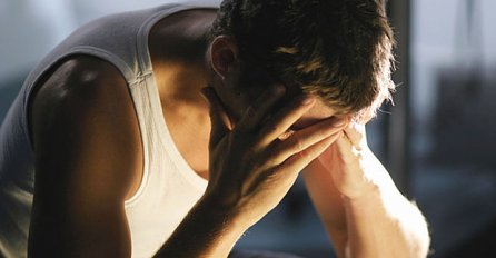 "Dotakao sam dno, samo dno. Ja sam bolestan, juče sam to sebi priznao napokon. Sjedim u bolnici za liječenje ovisnosti...¨