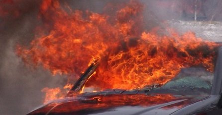  VATROGASCI SVEDOCI JEZIVOG PRIZORA: Iz zapaljenog automobila izvučeno UGLJENISANO TIJELO! 
