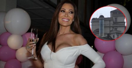 ZAVIRITE U CECINU RASKOŠNU VILU NA DEDINJU: Detalj iz kuhinje je sve RASPAMETIO, pogledajte koga je snimio tu! (VIDEO)