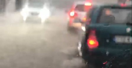 SNAŽNO NEVRIJEME POGODIT ĆE VEČERAS OVAJ DIO DRŽAVE, ALARMANTNO UPOZORENJE: Ljudi, zaštitite sebe i imovinu! 