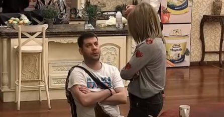 KRENULA DA MU ISKOPA OČI, JELENA KRVNIČKI NAPALA MARINKOVIĆA: Pogledajte kako mu izgleda lice, HOROR!