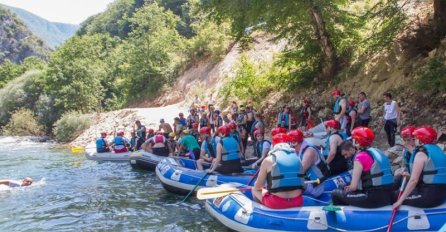  Sakupite društvo i prepustite se avanturi! Rafting na rijeci Neretvi uz noćenje u hostelu Stećak!