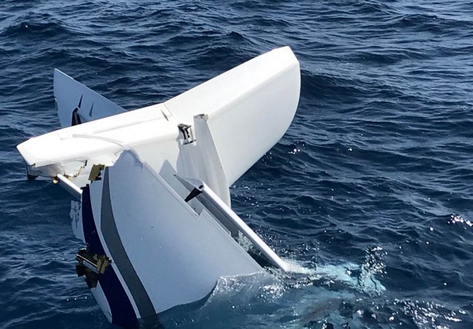 Sportski avion pao u more kod Hvara, pilot lakše povrijeđen
