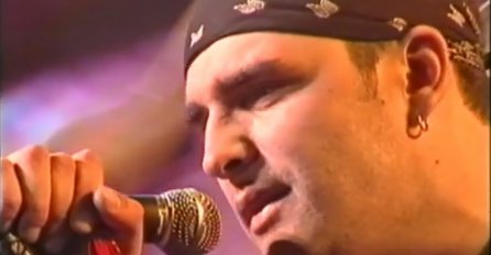 BIO JE ZVIJEZDA 90-TIH, A DANAS JE POTPUNO DRUGA  OSOBA: Kad biste prošli kraj njega, ne biste ga prepoznali! (FOTO)