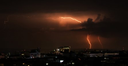 RASCIJEPILO SE NEBO, NESTALA JE NOĆ, SVE JE BILO POTPUNO BIJELO: Narod ne smije na ulicu, pojavile se fotografije UŽASA!