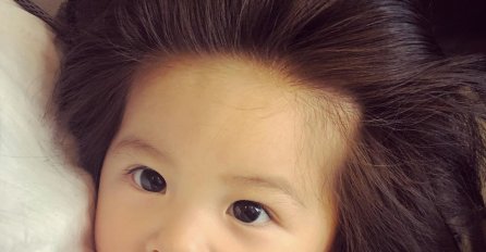 BEBA SA NAJBUJNIJOM KOSOM NA SVIJETU JE PORASLA: Svi ostanu u čudu kada vide kako sada izgleda! 