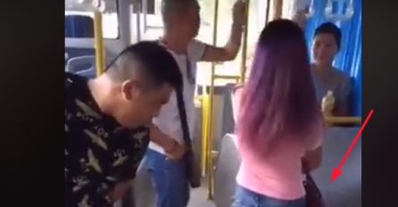 PUTNICI U TRAMVAJU ZANIJEMILI, DJEVOJKA OBUKLA KRATAK ŠORC, A ONDA HAOS: Dečko se za glavu uhvatio kad je vidio (VIDEO)