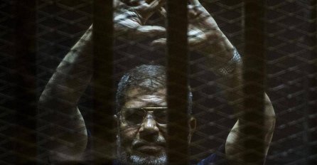 U Sarajevu, Zenici i Novom Pazaru dženaza-namaz u odsutnosti Morsiju