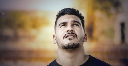 "Imao sam osam godina kada me je tata ostavio sa mojom majkom"