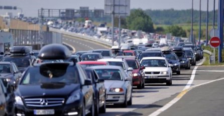 HAOS NA CESTAMA ŠIROM HRVATSKE, GUŽVE SU OGROMNE: Ako idete na more, pridržavajte se OVIH UPUTA!