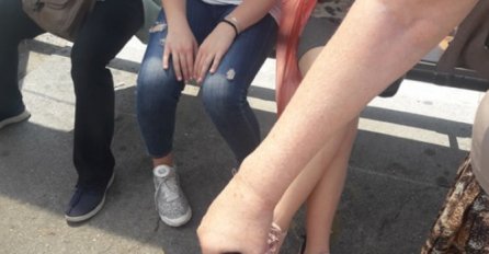 DVIJE MATURANTICE SU SJEDILE NA STANICI, A ONDA JE USLIJEDILA SCENA O KOJOJ BRUJI SRBIJA: "Ne morate da se izvinjavate, ništa se ne mora"