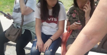 MATURANTICE SJEDILE NA KLUPI, A ONDA JE USLIJEDILA SCENA O KOJOJ BRUJI SRBIJA: Kad vidite DONJI DIO slike, sve će vam se samo kazati!