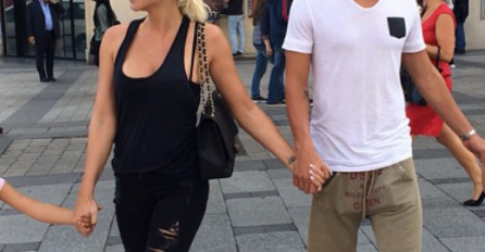 JELENA KARLEUŠA IZBRISALA DUŠKA SA INSTAGRAMA, PA SPAKOVALA KOFERE: Napušta Srbiju, razlog odlaska - TOTALNA NEVJERICA!