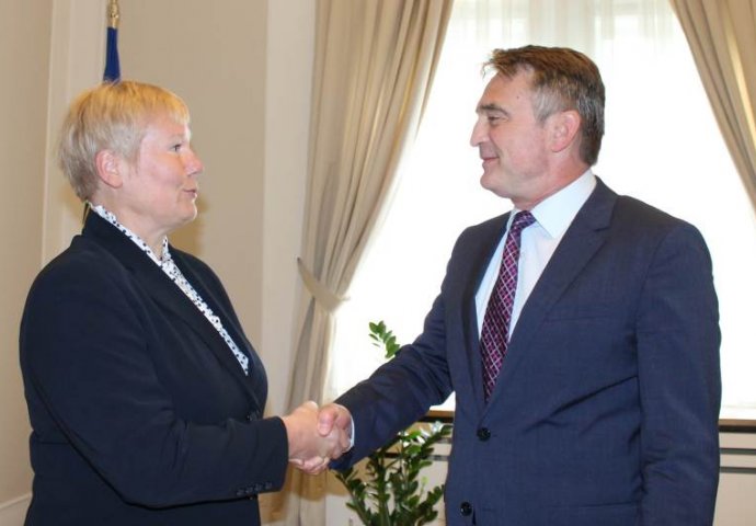 Komšić uputio izvinjenje njemačkoj ambasadorici zbog Dodikovih riječi