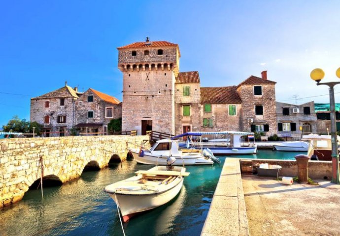 Provedite magične ljetne trenutke u malenom ribarskom romantičnom mjestu u srcu Dalmacije - KAŠTELA!