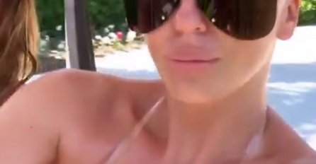 KAD JE OVAKO BRZO NARASLA, KARLEUŠINA STARIJA KĆERKA PRERASLA PJEVAČICU! Obukla se kao mama, kakva LJEPOTICA (FOTO)