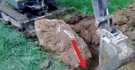 BULDOŽEROM SU KOPALI RUPU, A ONDA SU ZAČULI URLIK: Iz zemlje je iskočilo NEŠTO OGROMNO i pojurilo ka njima! (VIDEO)