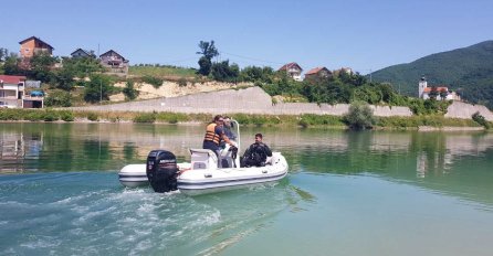 Ronioci pronašli tijelo mladića u Jablaničkom jezeru