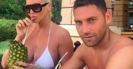 ROĐENA SESTRA DUŠKA TOŠIĆA KOPIRA KARLEUŠU, ISTO SE OBLAČI: Pogledajte kako izgleda, ZA NEPOVJEROVATI