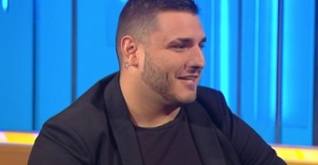 DARKO SINU NIJE PROMIJENIO NIJEDNU PELENU! Ali mu rođenje slavi na sve strane, uradio JOŠ JEDNU TETOVAŽU! 